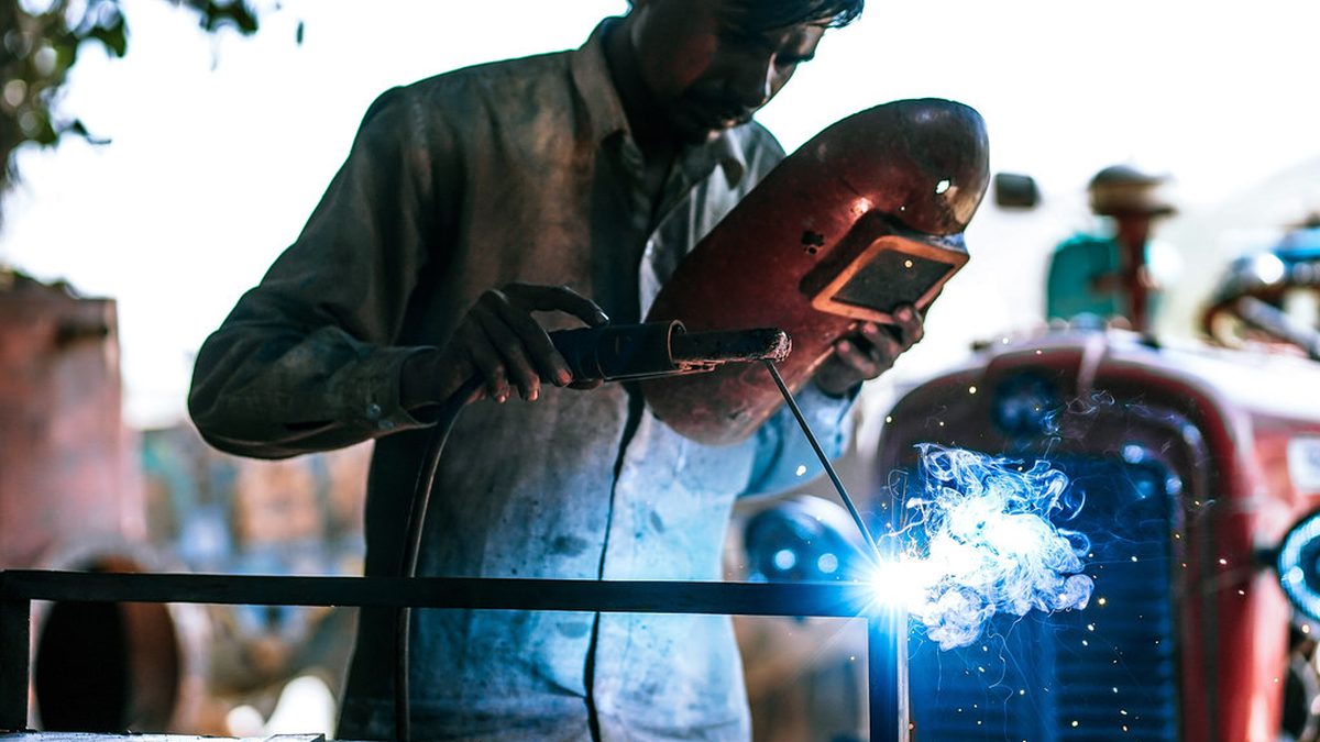How to become a welder: training, certification and pay