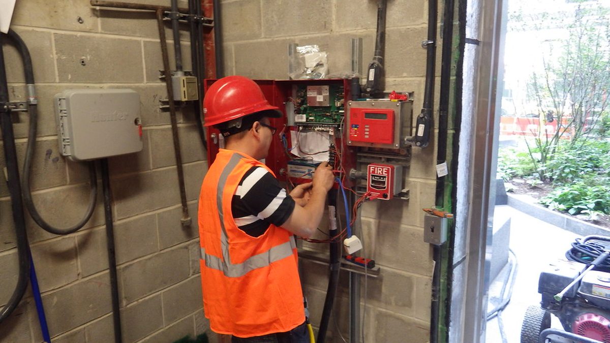 How to become an electrician: the full path from zero